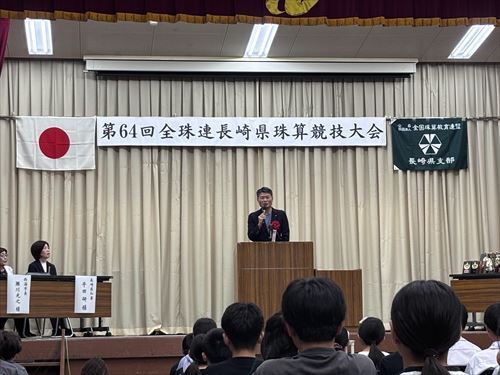 祝辞を述べる知事の姿.JPG