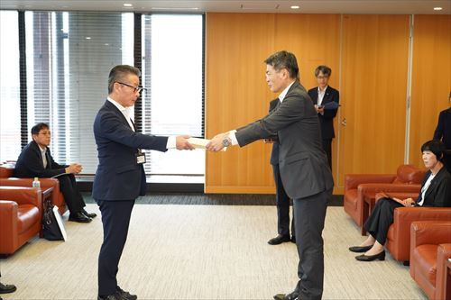 辞令交付_R.JPG