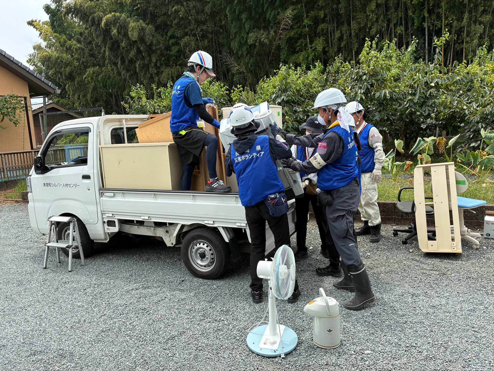 災害ボランティア活動の様子 ※名前シールぼかし済み (2).JPG