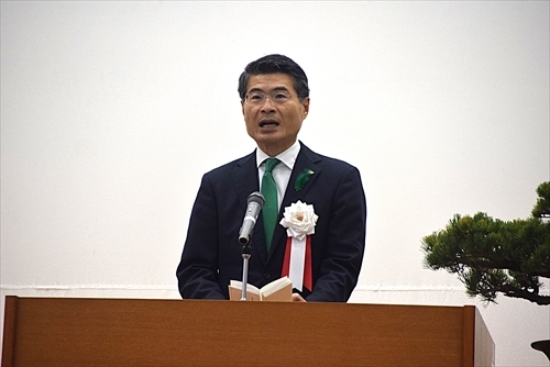 告示をされる知事_R.JPG