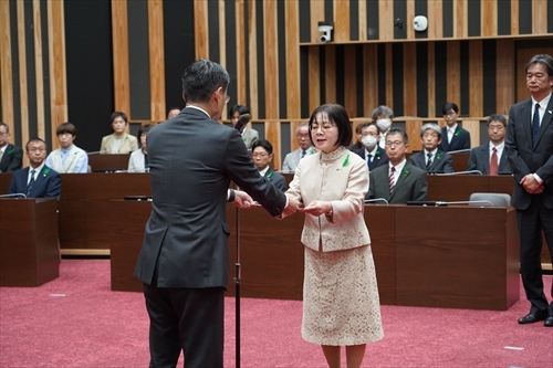 退職者辞令交付式の様子_R.JPG