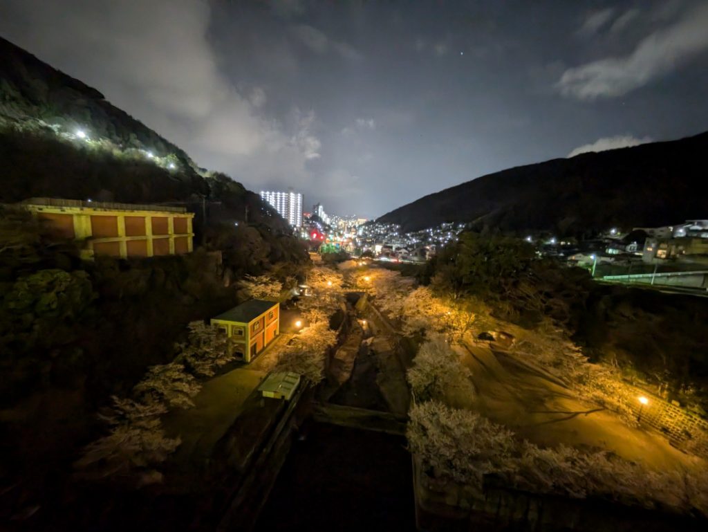 西山ダムと夜桜 ダム天端より