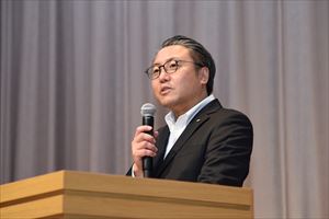 ★04_知事スピーチ(顔アップ)2_R