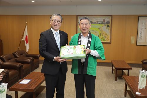 新茶の贈呈_R