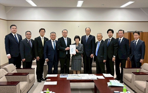 高橋政務官_R